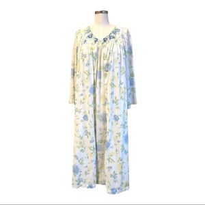 Shadowline VTG Floral Peignoir Nightgown Set with Embroidered Accents